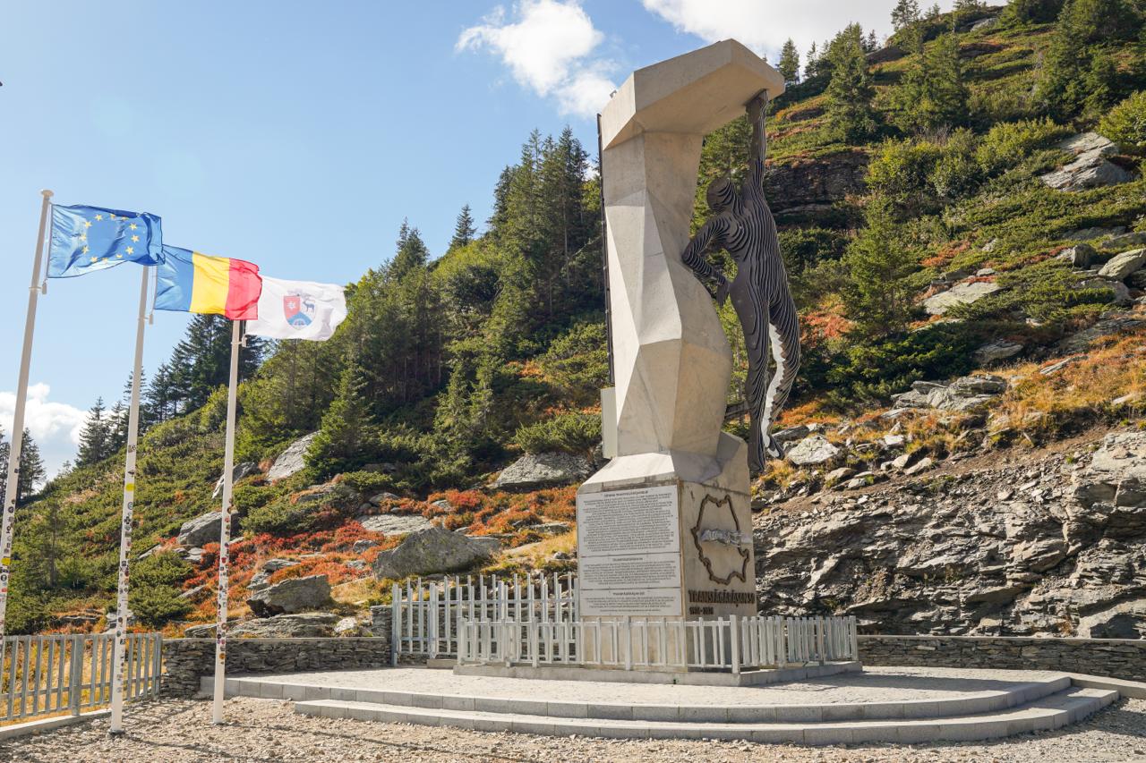 памятник строителям Transfăgărășan